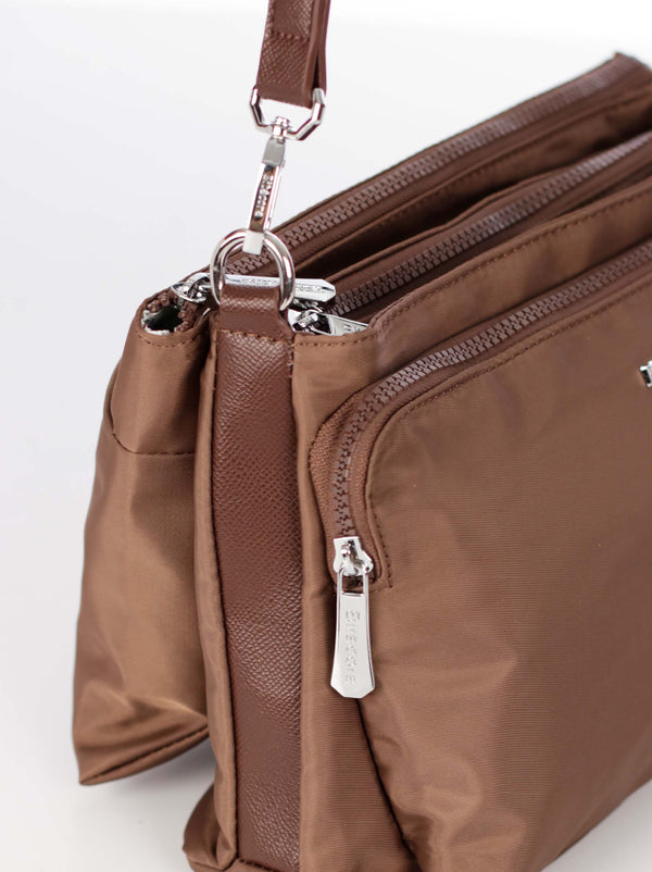 Manoslibres_mujer_2278_cafe