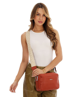 manoslibres_mujer_2275_terracota
