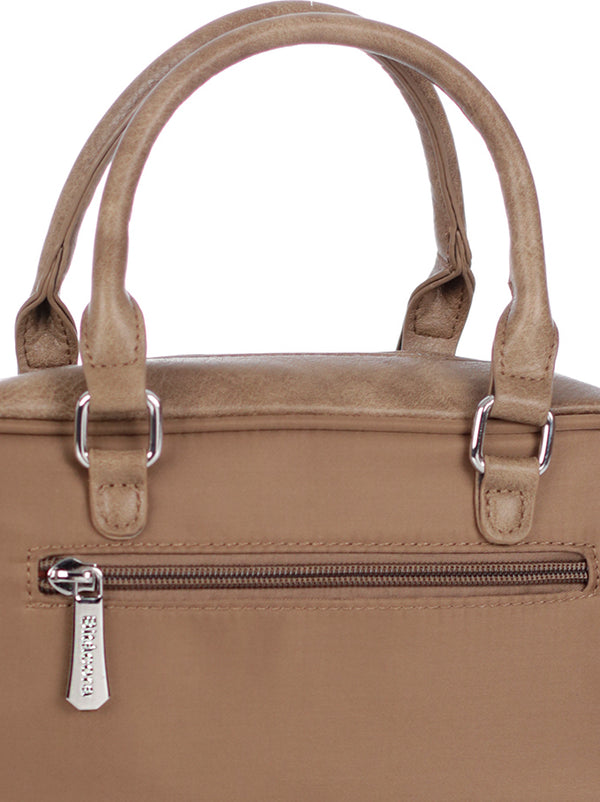 manoslibresdama_2258_capuchino